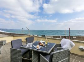 3 At The Beach, Torcross, מלון בBeesands