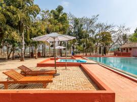 Anvesana I Yoga Spa Retreat, hotell med basseng i Dod Ballāpur