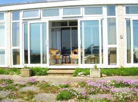 Viesnīca Chalet With Sea Views pilsētā Vestbeja