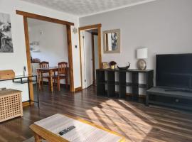 Charming spacious 2 bed apartment in quiet area, hotel v destinaci Exhall