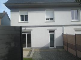 TY PLAGE, hotel v destinaci Saint-Cast-le-Guildo