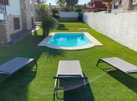 Great apartment in a villa with swimming pool, hotel a Chiva