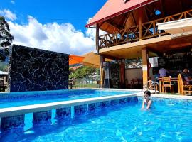 Hospedaje, Cabañas y Sauna Tunki Lodge, hotel v destinaci Oxapampa