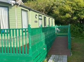 Van number 123 Beautiful Caravan sleeps 4 to 6, hotel di Aberystwyth