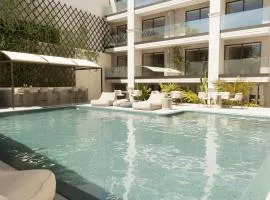 Enorme Epavli Boutique