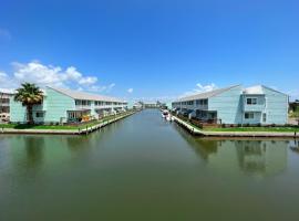 Rockport Waterfront Condo with a View, viešbutis mieste Rokportas