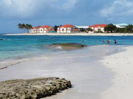 Crystal Beach Appart vue mer 7 à 9p, accès direct plage et piscine, hotelli, jossa on pysäköintimahdollisuus kohteessa Sèze