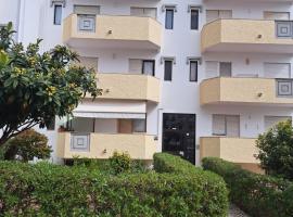 Shared Apartments in Albufeira, hotel em Roja- Pé
