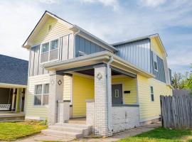 New 4 Bedroom House for Downtown Travelers!!!, hotel in Indianapolis