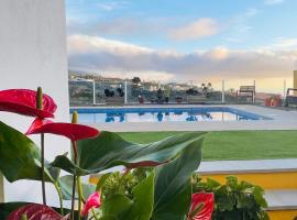 Vistas directas al volcán y piscina – tani hotel w mieście Triana