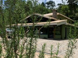 Petite Maison - Dona Belandira, hotel in Campos do Jordão
