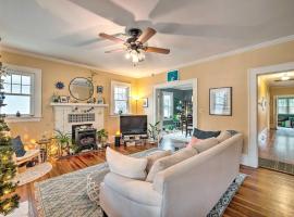 Cozy, Updated Rocky Mt Home by City Lake Park, sted at overnatte i Rocky Mount
