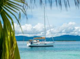 Private Sailingyacht "Guji" With Crew All Inclusive, beach hotel in Isla Wichitupo Grande