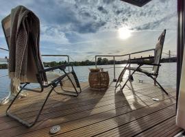 Lemuria Houseboat - pływający domek na wodzie, Hotel in Breslau