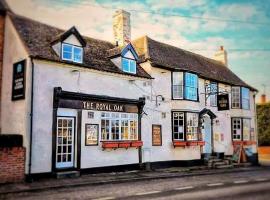 The Royal Oak、テュークスベリーのホテル