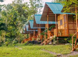 Green Acres Village, hotel in Moalboal