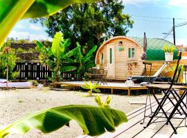 Amani Suite con Jacuzzi piscina y naturaleza, hotel en Buzanada