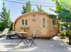 Arrebol Suite con Jacuzzi, piscina y naturaleza, hotel em Buzanada