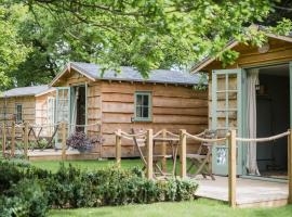 Toad Hall Lodges - Luxury Eco Lodges Near Southwold!, hotel u gradu Wangford