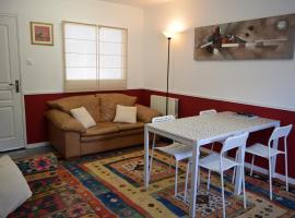 Appartement 3 chambres, Camping La Pointe，沙托蘭的便宜飯店