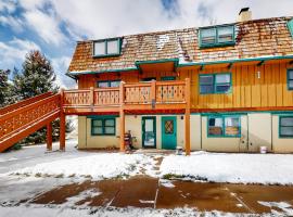 Shredders and Hikers Delight Full Property, hotel in Vail