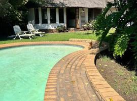 Secured cottage in equestrian estate - LOADSHEDDING FREE!, country house in Midrand