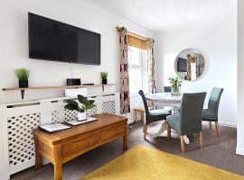 2 bed apt w/ private parking close to town centre, hotelli kohteessa Huntingdon