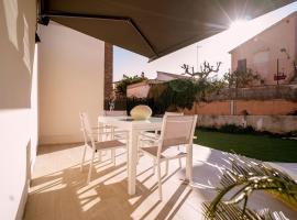 Preciosa casa blanca junto playa, hotell sihtkohas Segur de Calafell