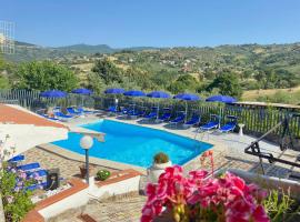 Serra Marina Rooms and Apartments – hotel z basenem w mieście Santa Maria di Castellabate