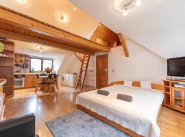 Romantick&eacute; ubytovanie v podkrov&iacute; ide&aacute;lne pre p&aacute;ry alebo rodinku-self check