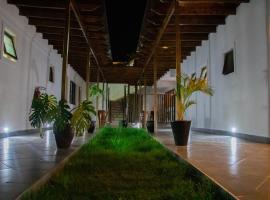 Distinction Gardens, hotel in Siaya