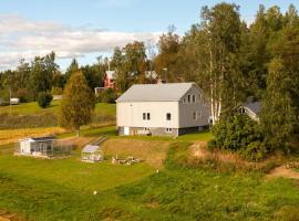 3-bedroom condo with indoor fireplace, lägenhet i Nyland