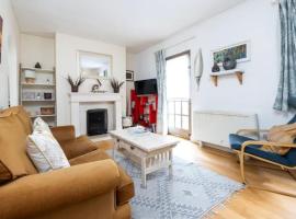 Artist's CENTRAL apartment!, vacation rental in Dublin