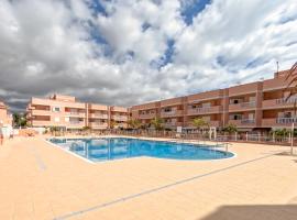 Lovely 2 bedroom home with nice Pool and View, hytte i Costa Del Silencio