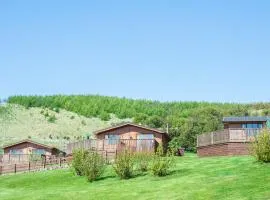 Kingfisher Lodge with Hot Tub