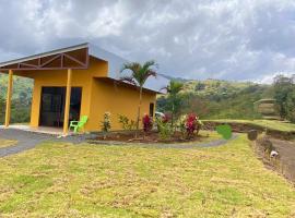 Vulkan Arenal Amazing View Lodge 4 WD, chalet i El Castillo de la Fortuna