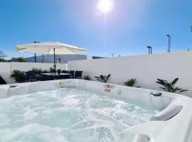 Marina Retreat - CleverDetails, for 2 adults and 2 children, Jacuzzi, near the Marina and the beach