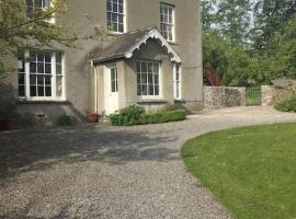 Top Floor at Cantref House, tempat menginap di Brecon