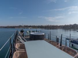 La Dolce Vita House Boat, alojamiento en un barco en Lisanza