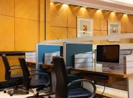 Crowne Plaza Hotel & Suites Landmark Shenzhen by IHG - Nearby Luohu Border, Indoor heated swimming pool, Complimentary Welcome Drink