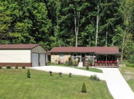 Quiet Getaway, vacation home in La Follette