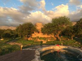 El Lugar, hotel with pools in Travesía