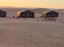 Camp Golden Desert Morocco, hotel v destinaci Mhamid