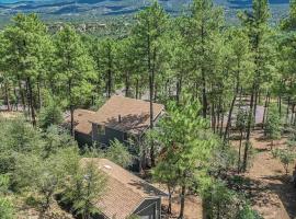 Mountain Cabin Retreat in the Pines, hotel em Prescott