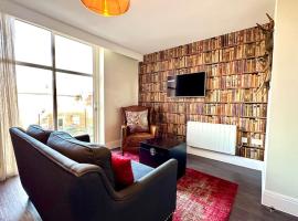 Super Trendy Apartment - Free Parking & Fast WiFi - 1 Minute walk to Poole Quay - Great Location - Free Parking - Fast WiFi - Smart TV - Newly decorated - sleeps up to 2! Close to Poole & Bournemouth & Sandbanks, hotel en Poole