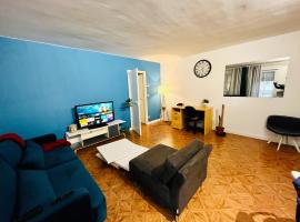 Stylish Unit in the Center of Senlis, renta vacacional en Senlis