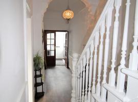 Heaton - Great Customer Feedback - 5 Large Bedrooms - Period Property - Refurbished Throughout, pet-friendly hotel in Newcastle upon Tyne