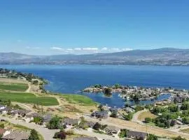 Lake view yellow house by winery resort
