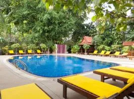 Tropica Bungalow Beach Hotel