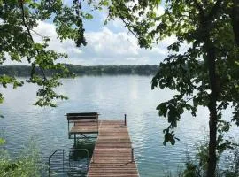 Restful Retreat on the Lake - Natural and Peaceful